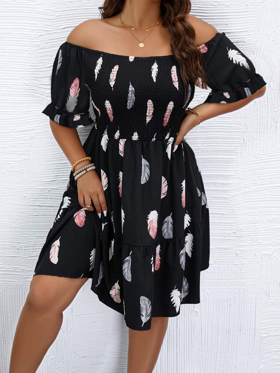 SHEIN LUNE 大碼羽毛印花一字肩荷葉邊連衣裙 - 黑色 - 查看 1