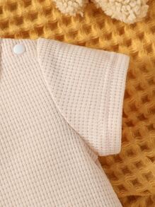 SHEIN 男婴童小熊刺繡華夫格編織連身短褲 - 卡其色 - 查看 5