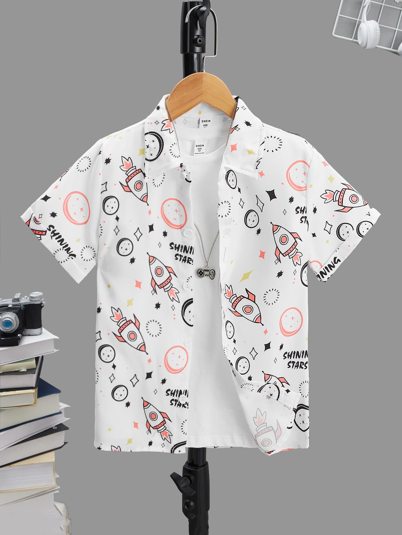 SHEIN 男孩字母和卡通圖案襯衫不帶T恤