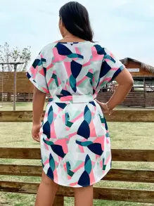 Calvaya 大碼滿版印花蝙蝠袖繫腰帶連衣裙 - 彩色 - 查看 2