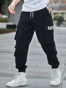 Manfinity Men Letter Graphic Flap Pocket Side Drawstring Waist Cargo Jeans - Black - View 1