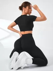 Yoga Basic 無縫高彈力素色短款運動T恤和緊身打底褲