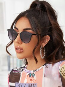 SHEIN SXY Round Tinted Sunglasses UV Protection Black Shades For Daily Life Or Summer Travel Elegant Sunglasses Beach Sun Glasses Beach Accessories For Women Sun Glasses Sunglasses Shades Basics And Suit For Sweater Jeans Sweatpants Hoodie Jackets Dress And Long Sleeve Shirt For Summer Beach Vacation,Outdoor,Travel - Purple - View 1