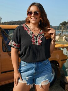 SHEIN VCAY 大碼花卉刺繡貼花V領襯衫 - 黑色 - 查看 5