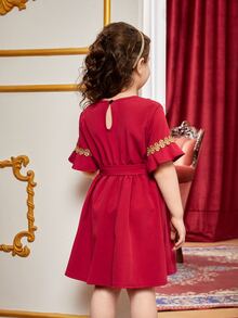 小女童提花蕾絲荷葉袖繫腰帶連衣裙 - 酒紅色 - 查看 2