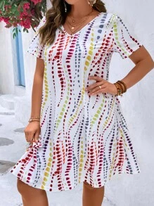 SHEIN LUNE Plus Size V-Neck Irregularly Dotted Print Casual Straight A-Line Mini Dress With Short Sleeves, Suitable For Leisure And Vacation - Multicolor - View 3