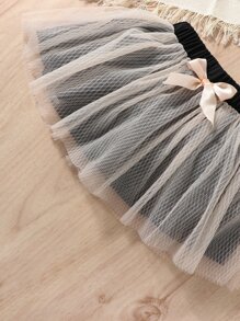 SHEIN Baby Letter Graphic Ruffle Trim Tee & Bow Front Mesh Overlay Skirt - Black and White - View 6