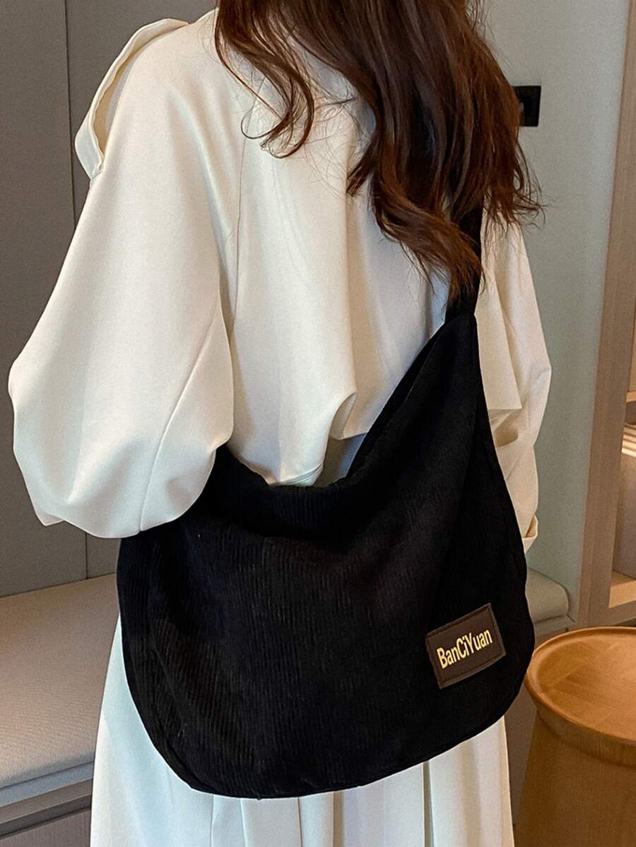 字母貼飾流浪包 - 黑色 - 查看 1