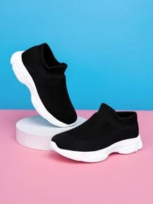 男孩一腳蹬運動戶外黑色網紗運動鞋