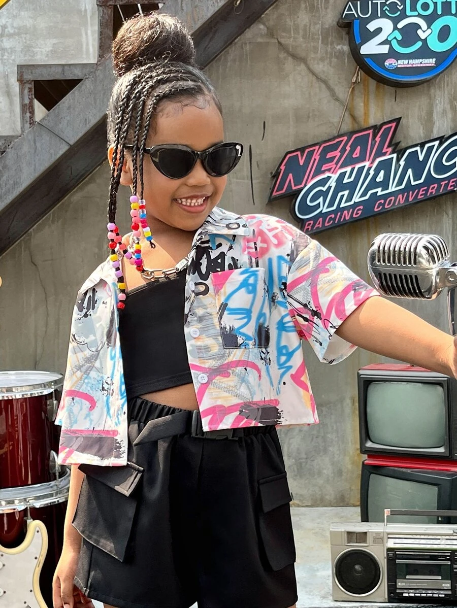 SHEIN 女孩塗鴉圖案落肩袖短款襯衫不附吊帶上衣 - 彩色 - 查看 1