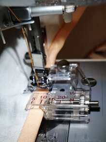 1pc ABS Alloy Sewing Machine Presser Foot, Minimalist Sewing Machine Presser Foot Retainer For Sewing - Clear - View 4