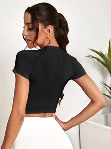 Easithlete Casual Solid Color Fitted Cropped Seamless Sports T-Shirt - Black - View 2