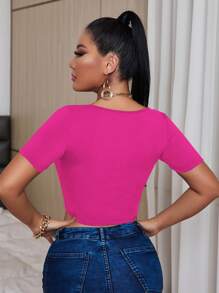 SHEIN Unity 蝴蝶細節前鏤空短款T恤 - 玫紅色 - 查看 2