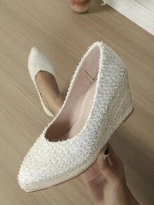 女士毛邊緣草編鞋底坡跟度假白色滌綸淺口坡跟鞋