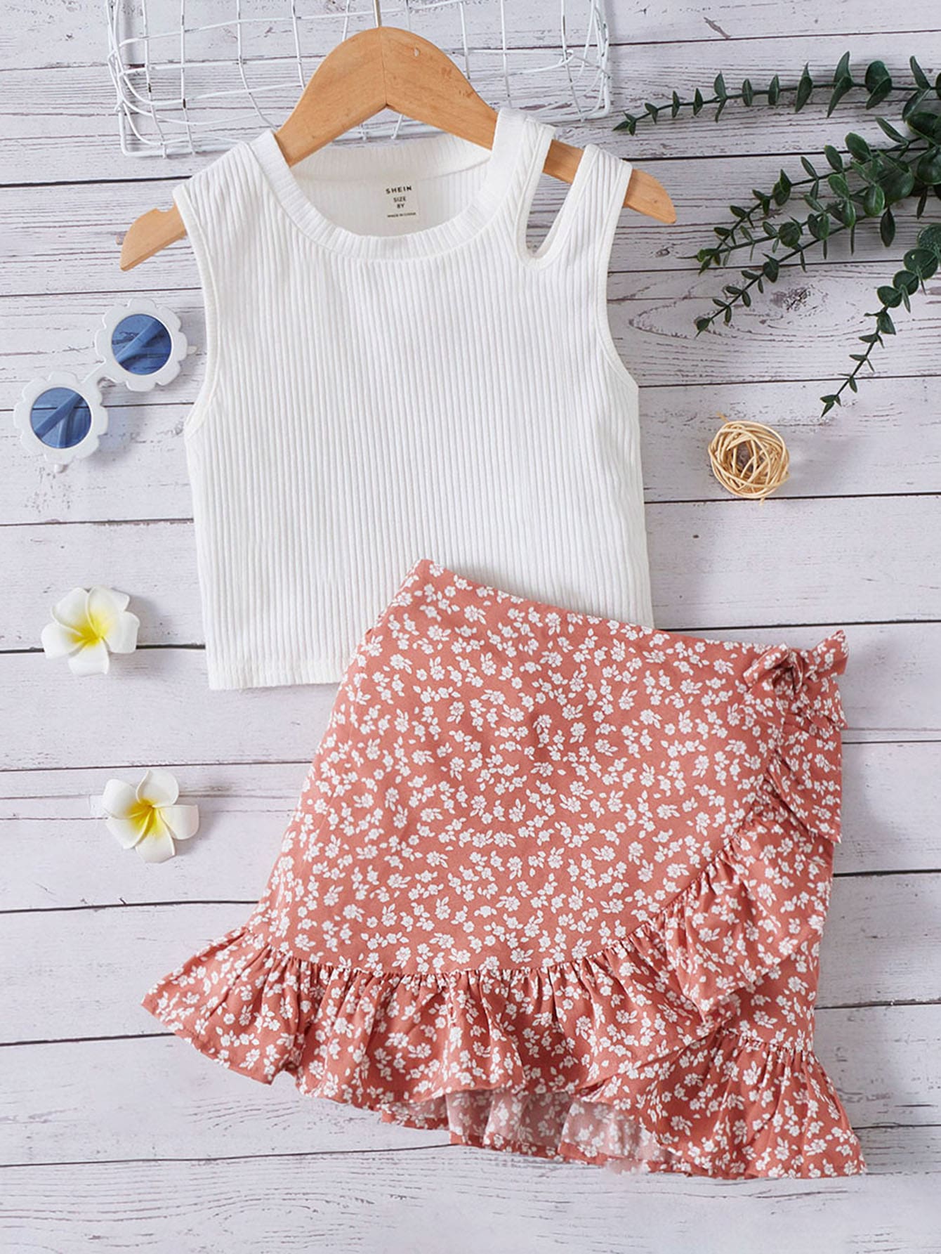 SHEIN Tween Girl Cut Out Tank Top & Ditsy Floral Ruffle Hem Skirt - Coral Pink - View 1