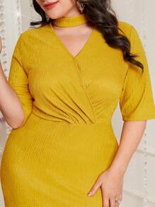 Modelyn 大碼鎖脖領口後背開衩連衣裙不附腰帶 - 芥末黃 - 查看 6