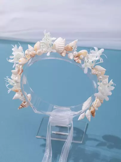 1 st. handgjort hårband i mori-stil med blommor och snäckor, vitt strandhårtillbehör för utomhusfester och brudbröllop, bohemiska tiaror