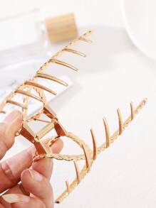 Minimalist Hair Claw - Gold - View 3