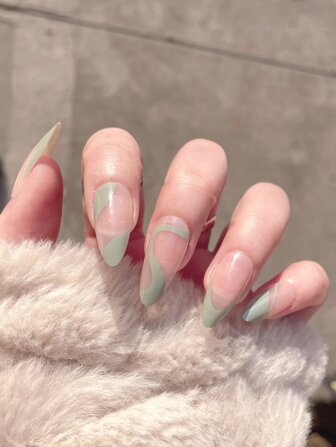 24入組長款杏仁雙色假指甲和1入組指甲銼和1張膠帶