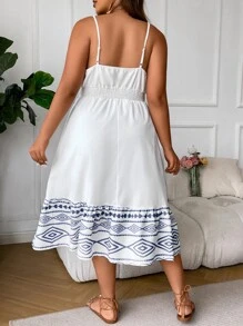 SHEIN Clasi Vestido de tirantes con estampado geométrico con fleco con cordón delantero bajo con fruncido - Blanco - Ver 2