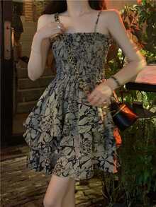 Vestido de tirantes floral con fruncido a capas