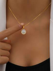 18k Gold Plated Stainless Steel Fashionable & Luxurious Gold-Color Round Shell Pendant Necklace, Suitable For Daily Wear And Festive Gift For Women - Multicolor - View 5