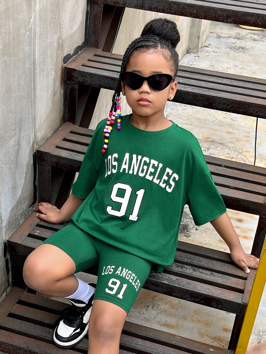 SHEIN Leap Crew Cô gái Tween Đồ họa Chữ cái Áo thun Thả vai & Quần short đi xe - màu xanh lá - Xem 1