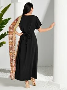 Modelyn 錦緞圖案斗篷袖繫腰帶連衣裙