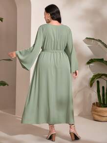 Modelyn 大碼水鑽細節鐘形袖繫腰帶洋裝