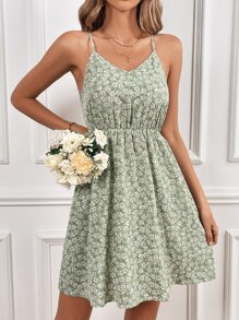 SHEIN Frenchy 碎花吊帶連衣裙 - 綠色 - 查看 1