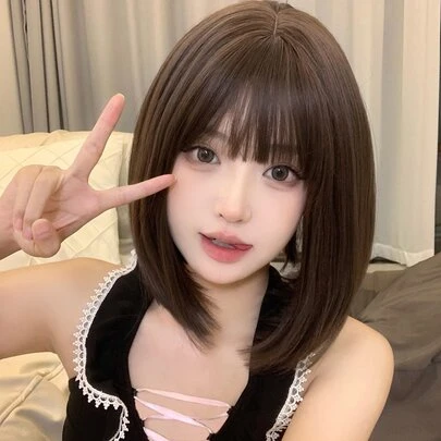 1個 12インチ ショート合成耐熱ボブウィッグ バング付き、コールドブラウンカラー、繊維素材、デイリー使用に適し、自然で現実的な外観