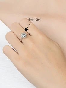 XUJIA 1 Peça Anel de Moissanite de 2 Quilates, Estilo Feminino, Cor D, Claridade VVS1, 8mm Redondo, Perfeitamente Cortado, Engaste Clássico de 6 Garras em Prata 925, Anel de Aniversário de Prata, Presente de Aniversário de Casamento, Presente de Joias Femininas - Prata - Visão 4