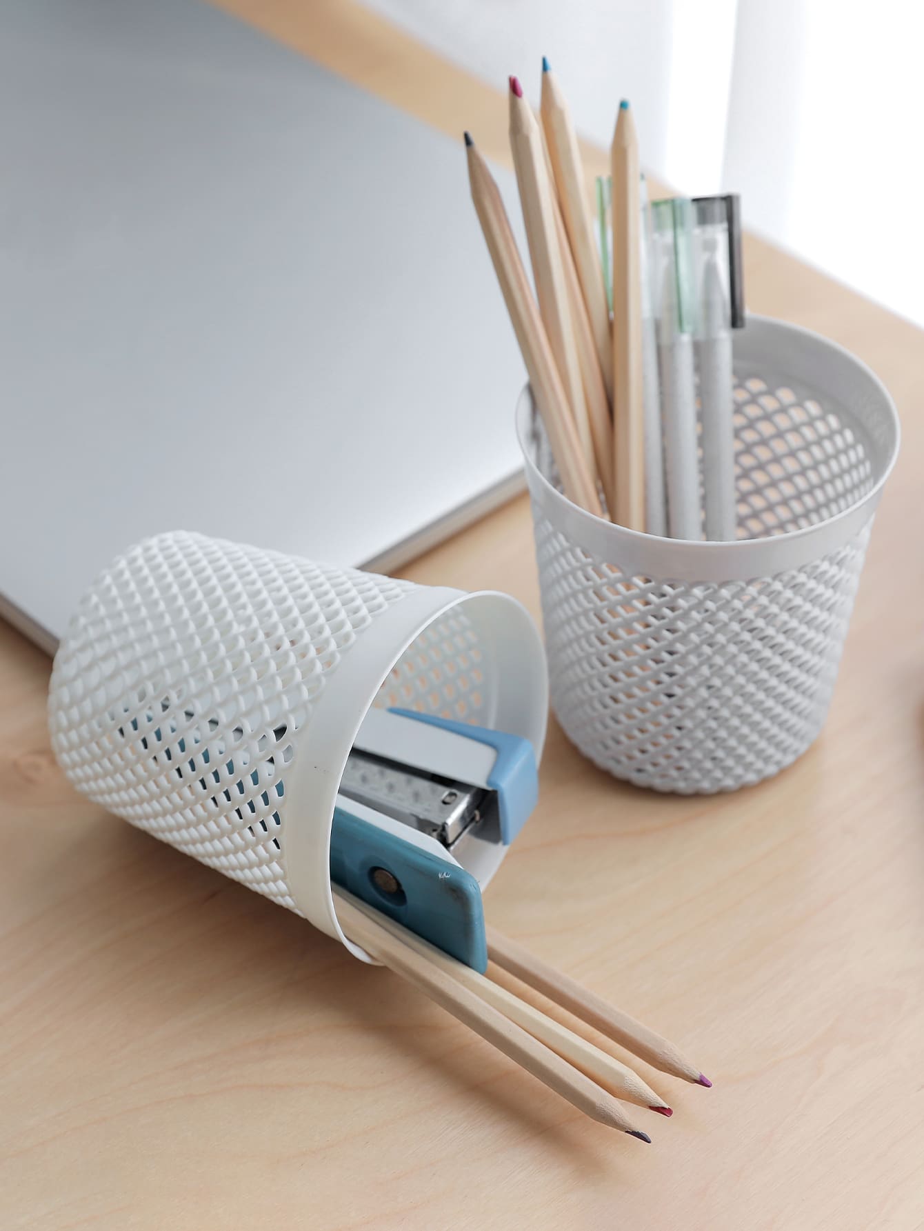 1 giá đỡ bút màu trơn - trắng - Xem 1