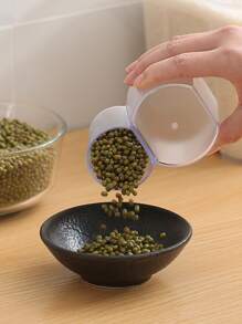 1入組隨機米勺帶刻度卡通創意多功能2合1米量杯適用於廚房