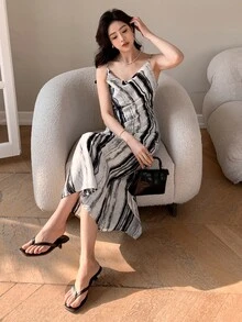 DAZY 條紋圖案下擺開叉吊帶連衣裙 - 黑與白 - 查看 4