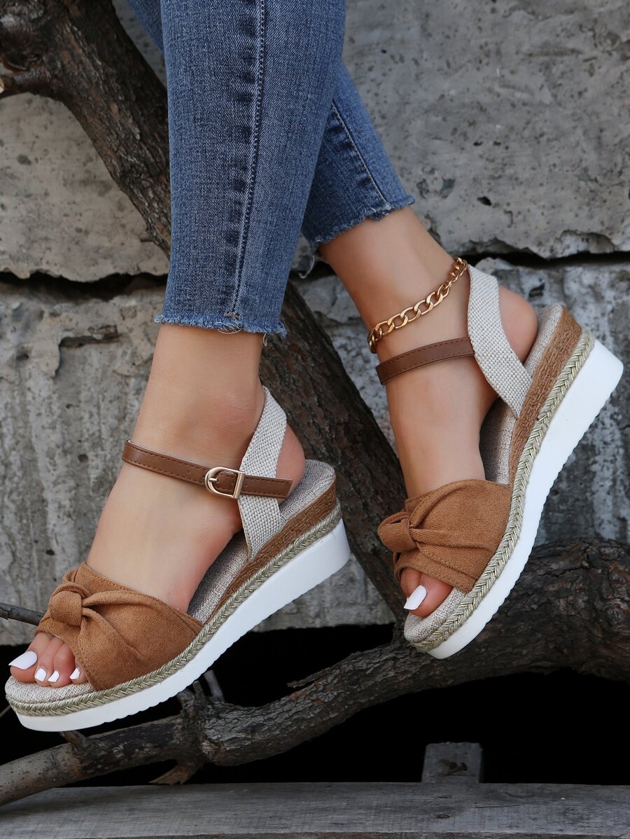 Giày sandal đế xuồng kiểu dáng nghỉ dưỡng mùa hè mới dành cho nữ, sandal hở mũi đa năng, sandal cao gót đế dày, quai phối màu nổi bật, thích hợp cho các bữa tiệc.
