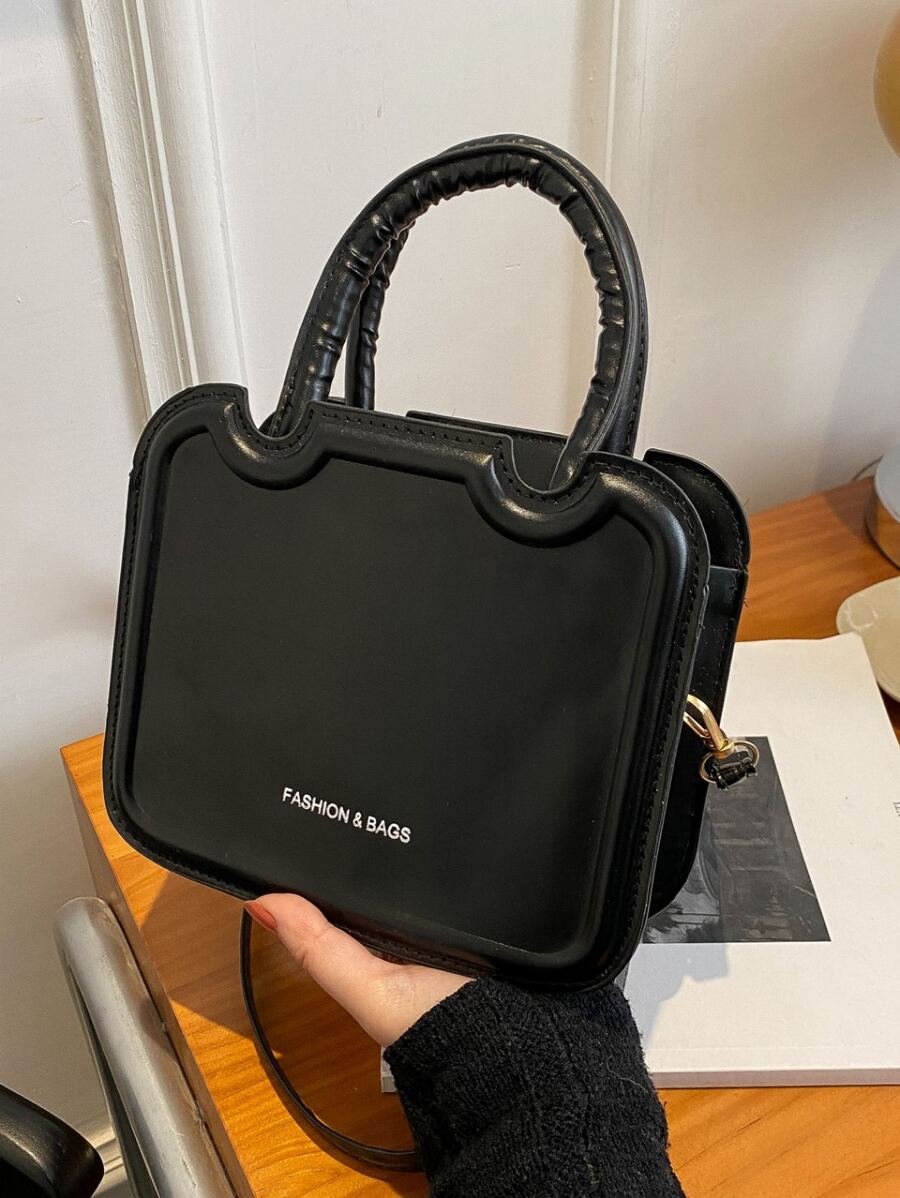 Bolsa cuadrada con estampado de letra doble asa - Negro - Ver 1