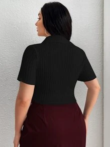 SHEIN EZwear Plus Solid Button Front Bandana Hem Crop Tee - Black - View 2