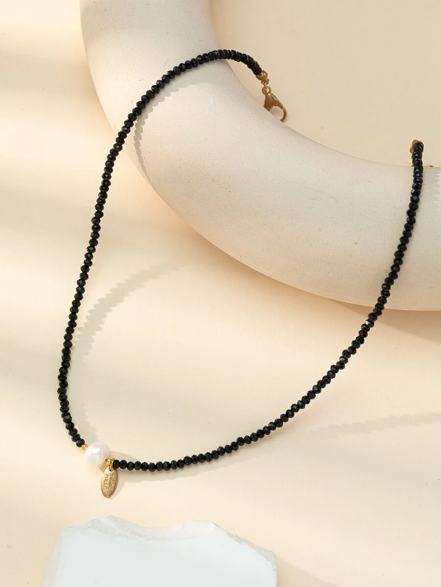 1 件时尚仿珍珠和字母装饰串珠项链，适合女士日常装饰