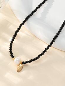 1 件时尚仿珍珠和字母装饰串珠项链，适合女士日常装饰