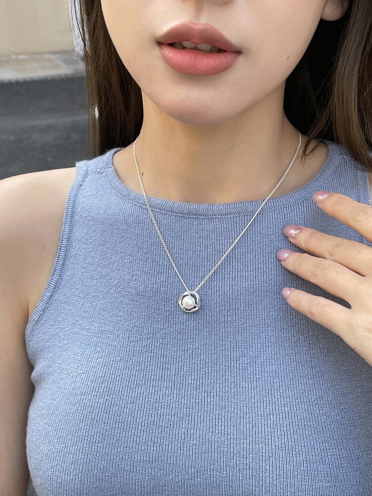 Faux Pearl & Round Pendant Necklace