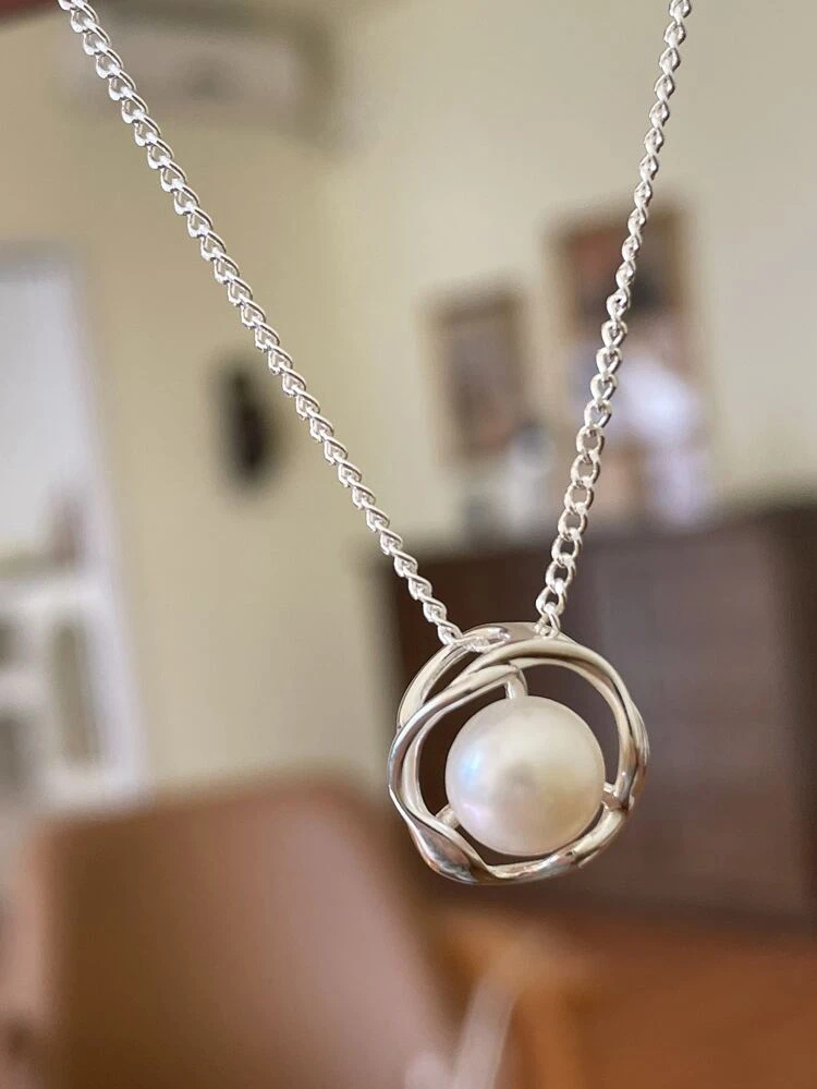 Faux Pearl & Round Pendant Necklace