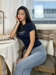 DAZY Letter Graphic Crop Tee - Navy Blue - View 7