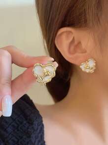 Flower Detail Heart Decor Stud Earrings - Multicolor - View 1
