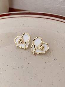 Flower Detail Heart Decor Stud Earrings - Multicolor - View 3