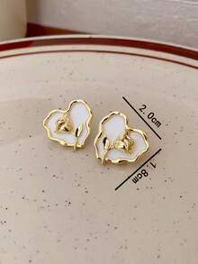 Flower Detail Heart Decor Stud Earrings - Multicolor - View 4