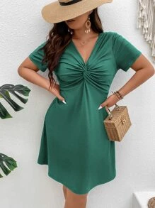 SHEIN Clasi Đầm Plus Size xoắn lại màu trơn Giải trí - Màu xanh lá cây đậm - Xem 6