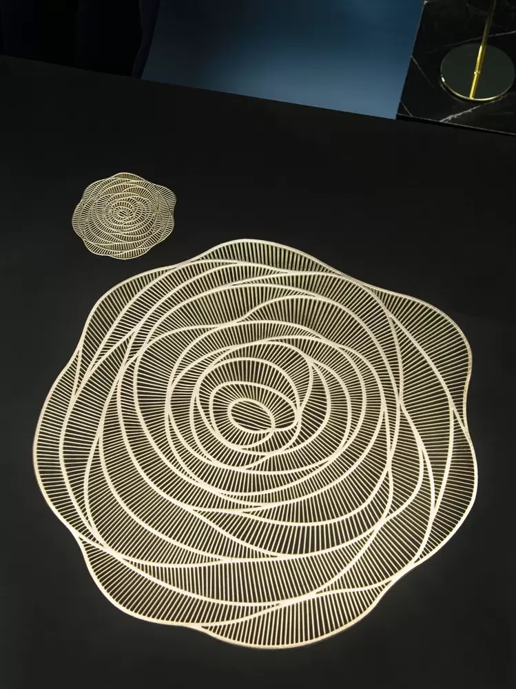 1入組花朵形狀餐墊和1入組杯墊套裝 - 金色 - 查看 1