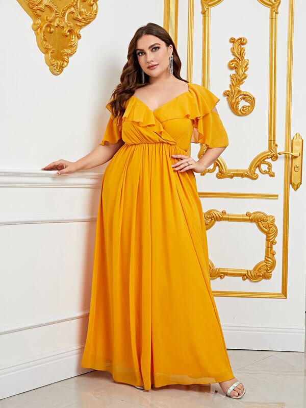 Vestido Plus Size de Chiffon com Babados e Gola Coração