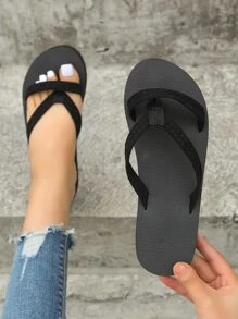 Women's Simple Casual Comfortable Soft-Sole Black Flip Flops, Lightweight Summer Beach Travel Sandals - Black - View 3